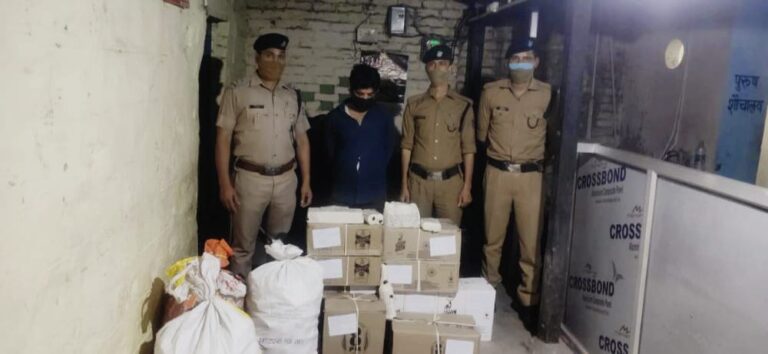 बनभूलपुरा पुलिस ने 18 पेटी अवैध शराब के साथ पकड़ा एक अभियुक्त को.