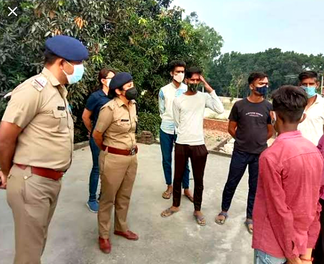 डकैती : घर में घुसे चोरों ने बनवाया खाना और चाय, फिर लाखों का सामान लेकर फरार हो गये देखें।…..