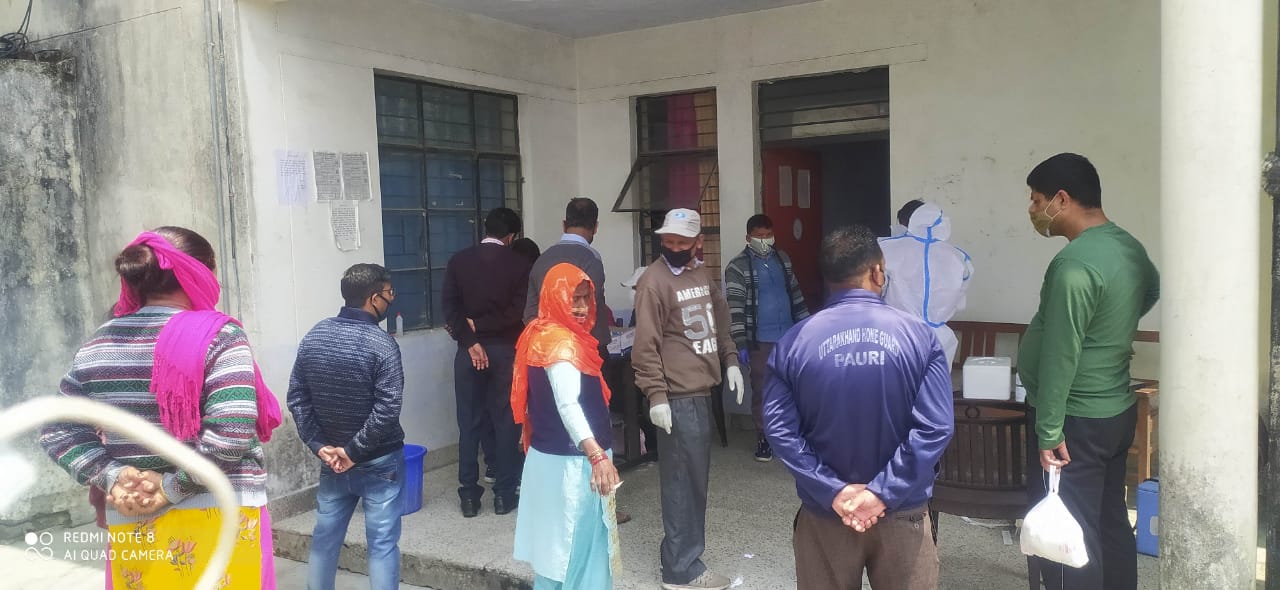 उत्तराखंड ( पौड़ी गढ़वाल ) : पौड़ी धुमाकोट अचानक हुई महिला की मौत से धुमाकोट बाजार बंद.