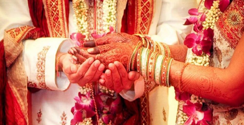 शादियों में लगा कोरोना का ग्रहण सभी विवाह  टले आने वाले मुहूर्त पर जोर.