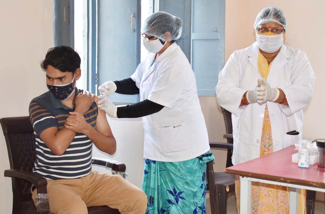 चमोली के सभी ब्लाकों में सुरू हुआ  18 – 44 साल वालो का वैक्सीन टीकाकरण