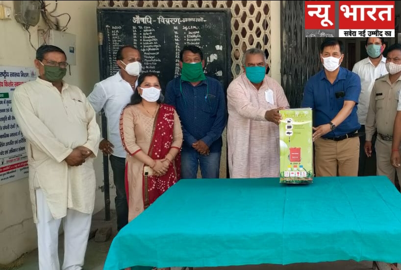लालकुआं : विधायक नवीन दुम्का ने लालकुआं विधानसभा में हैन्ड सेनीटाइजर मशीन का किया वितरण।….