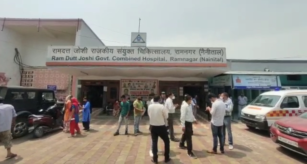 उत्तराखंड/रामनगर :  सासंद प्रतिनिधि ने अपने जन्मदिन पर लगाया रक्त दान शिविर।