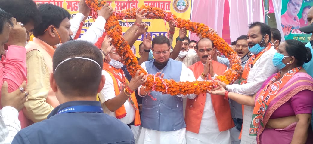 चम्पावत : प्रदेश के मुख्यमंत्री पुष्कर सिंह धामी का जनपद चंपावत देवीधुरा में भव्य स्वागत, कई योजनाओं का किया शिलान्यास
