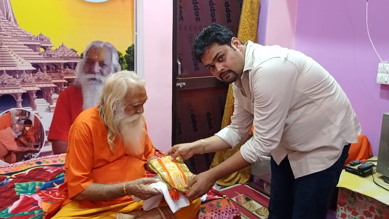 अयोध्या : महामहिम राष्ट्रपति रामनाथ कोविंद तक पहुंची प्रख्यात समाजसेवी व पूराबाजार ब्लाक प्रमुख प्रतिनिधि भाजपा नेता शिवेंद्र सिंह की भेंट ।