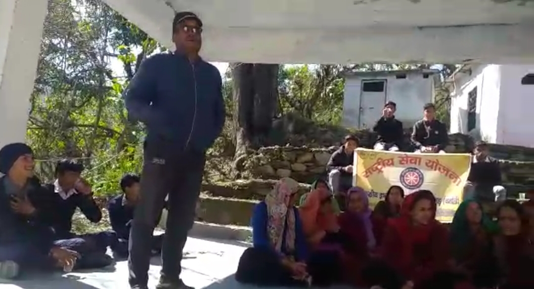 एन एस एस के साथ दिवसीय शिविरों का समापन।