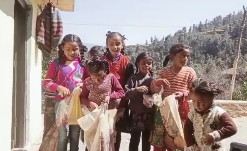 फूलदेई पर्व पर न्यू भारत की विशेष रिपोर्ट: धूमधाम और हर्सोल्लास से मनाया जा रहा है उत्तराखंड का लोकपर्व फूल संक्रांति का त्यौहार।*