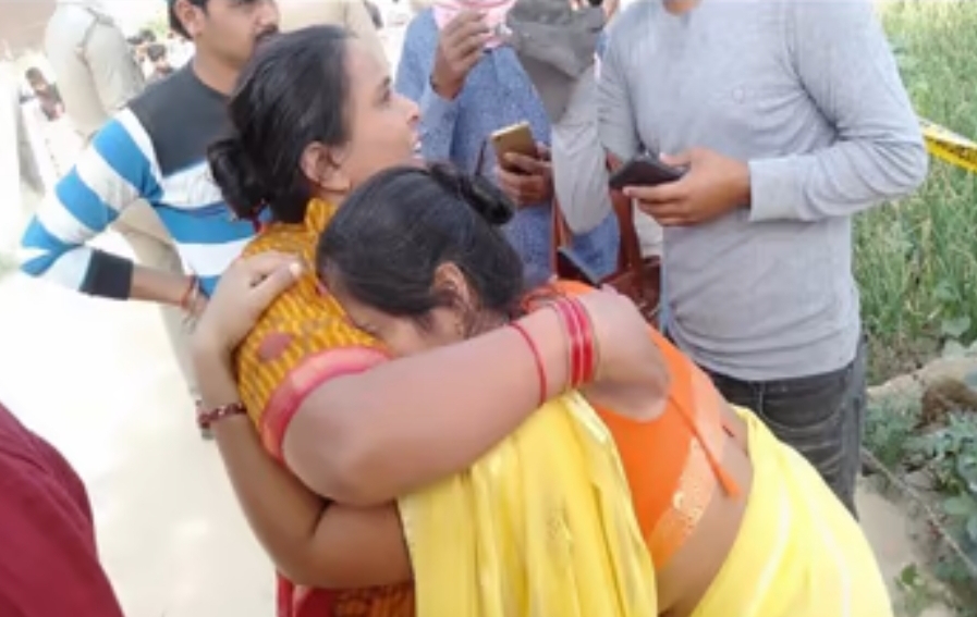एक ही परिवार के 5 शव मिलने से मची  सनसनी, महिला और 3 बच्चों की हथियार से काटकर हत्या, फंदे पर झुलता मिला पति।।