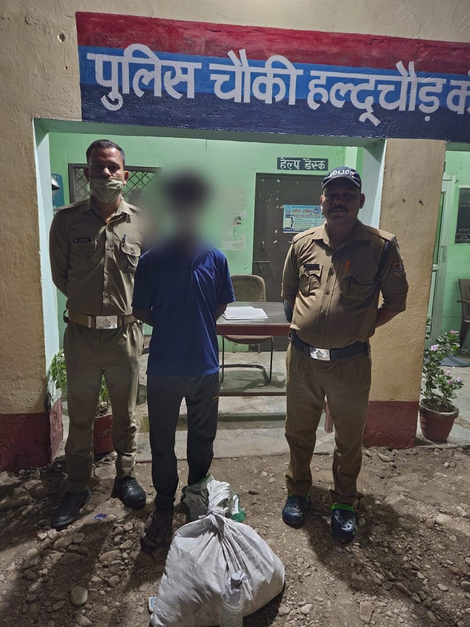 हल्दुचौड़ : फल फूल रहा है कच्ची शराब का अवैध कारोबार,शराब की तस्करी पड़ी भारी,71पाउच कच्ची शराब के साथ  01 गिरफ्तार..
