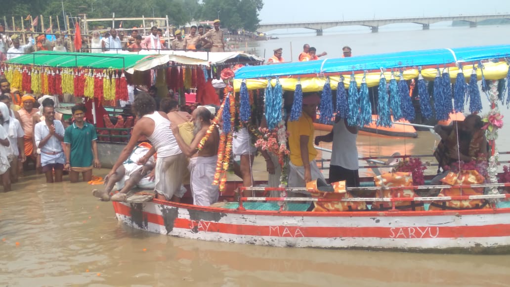 ब्रेकिंग – तपस्वी छावनी के पीठाधीश्वर जगत गुरु परमहंसाचार्य के गुरु सर्वेश्वर दास का निधन