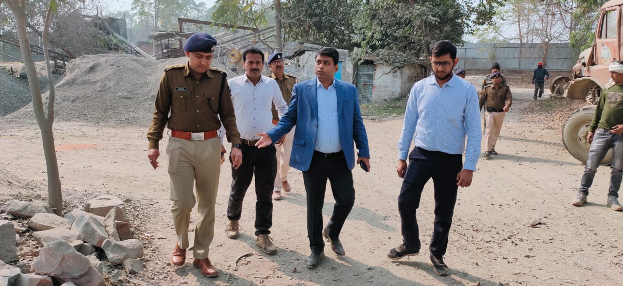 एसडीओ आदित्य कुमार पियूष द्वारा अवैध गिट्टी डंपिंग यार्ड पर की गई छापेमारी कई महीनों से संचालित था अवैध कारोबार।।।