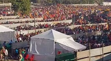 कुबेरेश्वर धाम: 10 लाख लोगों की भीड़ से लगा इंदौर-भोपाल हाईवे पर लंबा जाम,1 महिला की हुई मौत,रोका गया रुद्राक्ष वितरण 