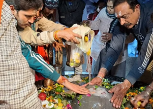 महाशिवरात्रि: 3.50 लाख लोंगो ने किये नीलकंठ महादेव के दर्शन,जगह-जगह उमड़ा भक्तों का सैलाब