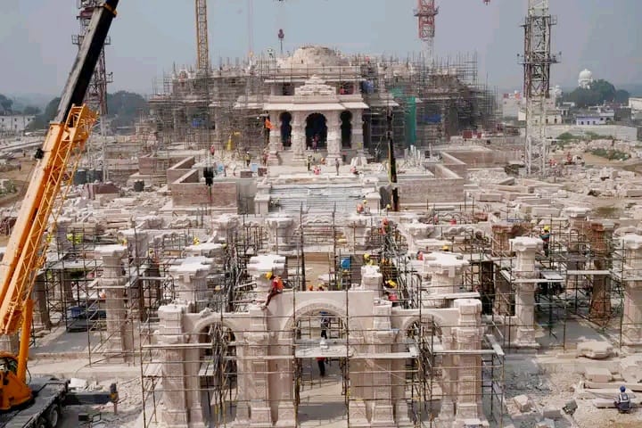 राम जन्म भूमि में निर्माणधीन भव्य मंदिर की ताजा तस्वीर आई सामने,5 पांडवों का एक साथ निर्माण दर्शाया गया है।