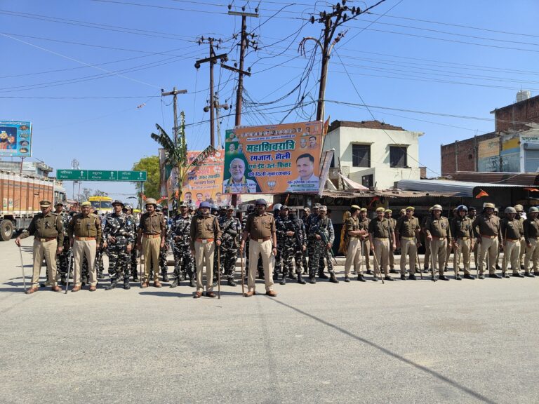 Shahjahanpur police conducted a foot match 