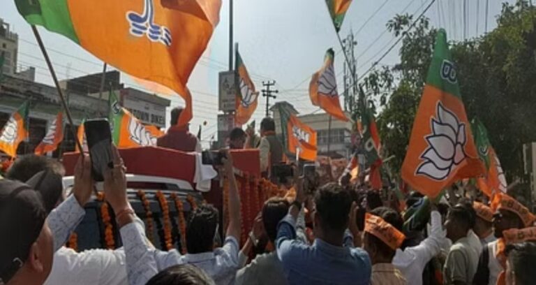 हल्द्वानी: मुख्यमंत्री धामी ने किया रोड शो,भाजपा प्रत्याशी अजय भट्ट के समर्थन में मांगे वोट ।