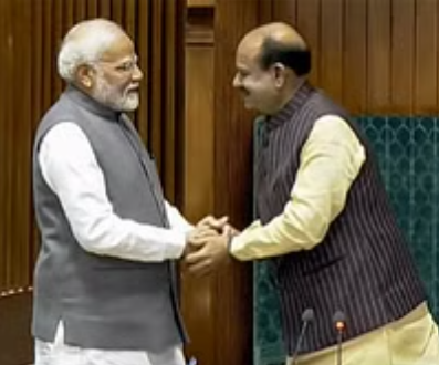 LS Speaker- ओम बिरला को चुना गया लोकसभा का अध्यक्ष,ओम बिरला को प्रधानमंत्री मोदी, रिजिजू और राहुल गांधी आसन तक लेकर गए, बिरला के नाम दर्ज हुआ ये रिकॉर्ड