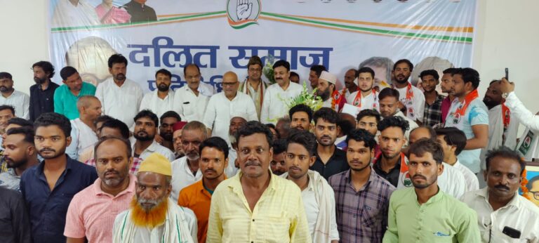 Shahjahanpur: Hundreds of people Join Congress 