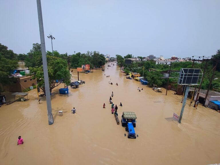 Shahjahanpur: District Magistrate Umesh Pratap Singh visited the flood affected areas on Friday.  