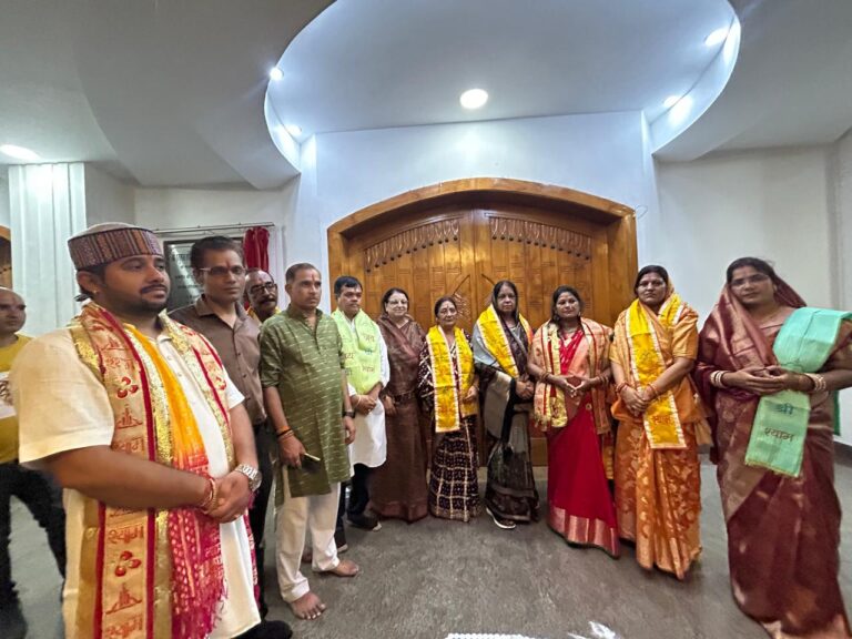 छत्तीसगढ़ / रायपुर:- विश्व ब्राह्मण महासभा छ.ग. महिला प्रकोष्ठ रायपुर एवं श्री गौड़ ब्राह्मण समाज महिला मंडल रायपुर के संयुक्त तत्वधान में श्री गुरु पूर्णिमा महोत्सव एवं श्याम खाटू भजन महोत्सव किया गया
