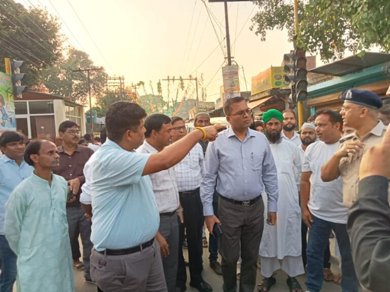 Shahjahanpur- District Magistrate Inspects Procession(juloos ) Routes in district 