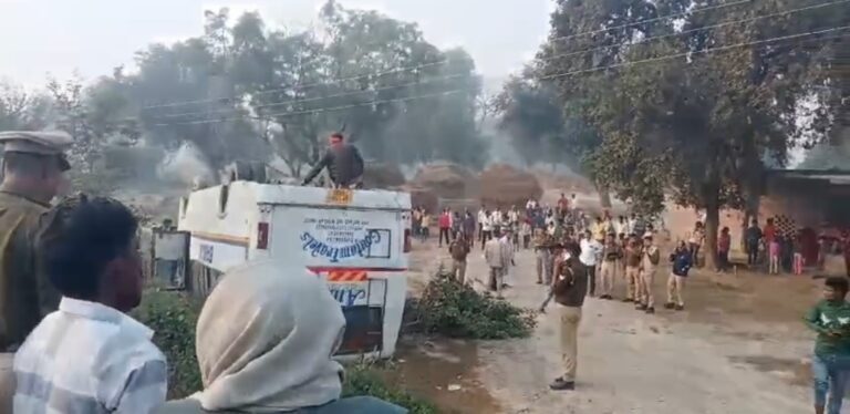 Shahjahanpur Bus overturn 21 Farmers Injured