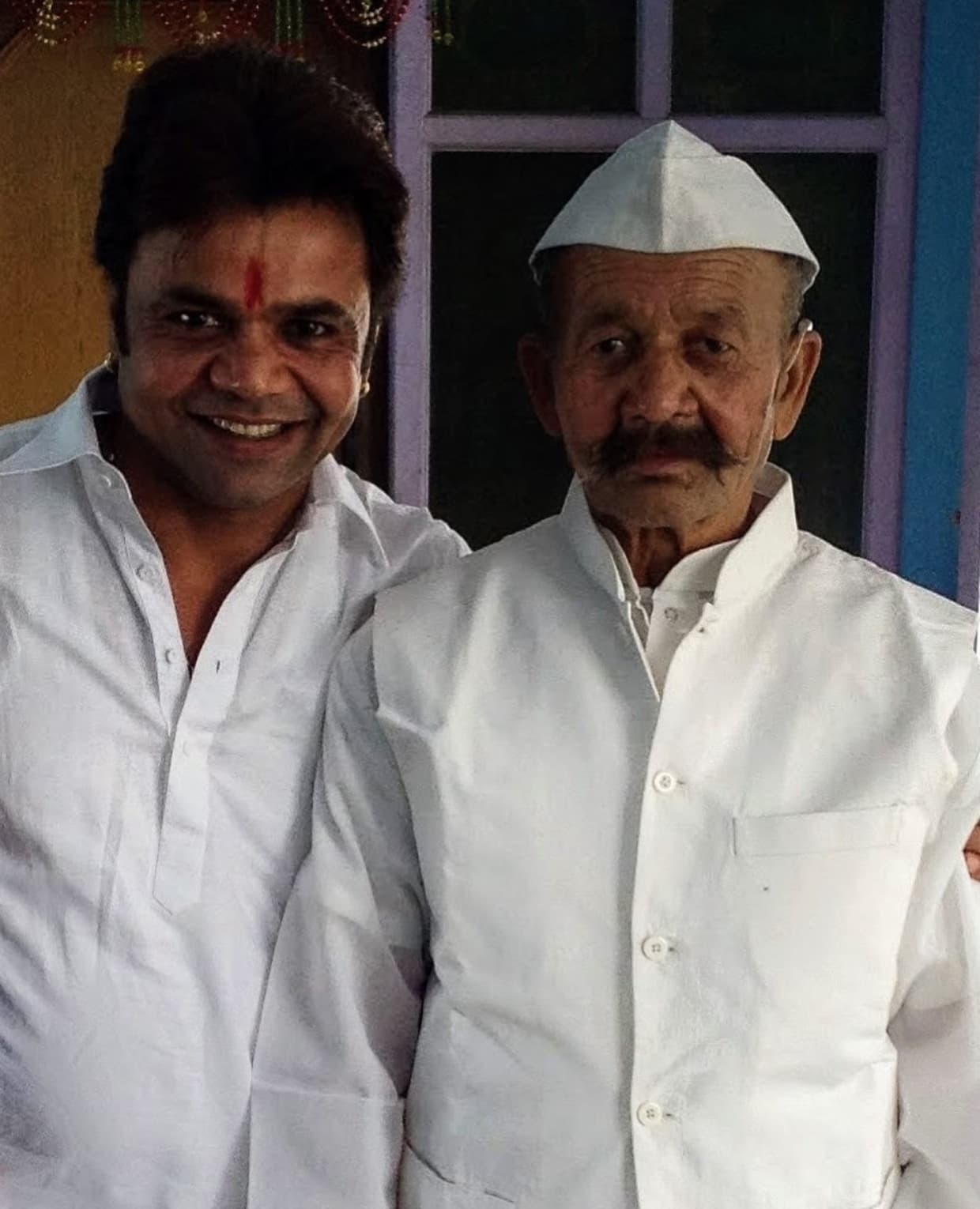 Famous film actor Rajpal Yadav’s father, Naurang Yadav, has passed away.