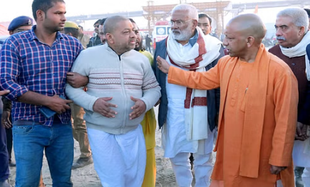 महाकुंभ मेला- शास्त्री ब्रिज के नीचे पंडालों में लगी आग, कोई हताहत नहीं, मुख्यमंत्री योगी ने मौके का लिया जायजा