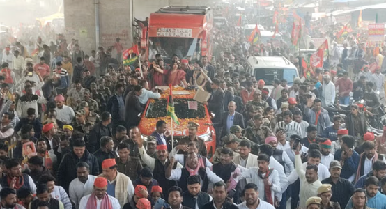 अयोध्या: सरकारी आदेश का उल्लंघन –  डिंपल यादव के रोड शो को लेकर आचार संहिता उल्लंघन करने का केस दर्ज, अनुमति से अधिक वाहन थे शामिल