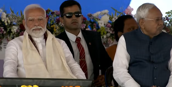 बिहार में पीएम मोदी: मुख्यमंत्री नीतीश- अब इधर-उधर कुछ नहीं होगा, पीएम नरेंद्र मोदी के नेतृत्व में हो रहा विकास