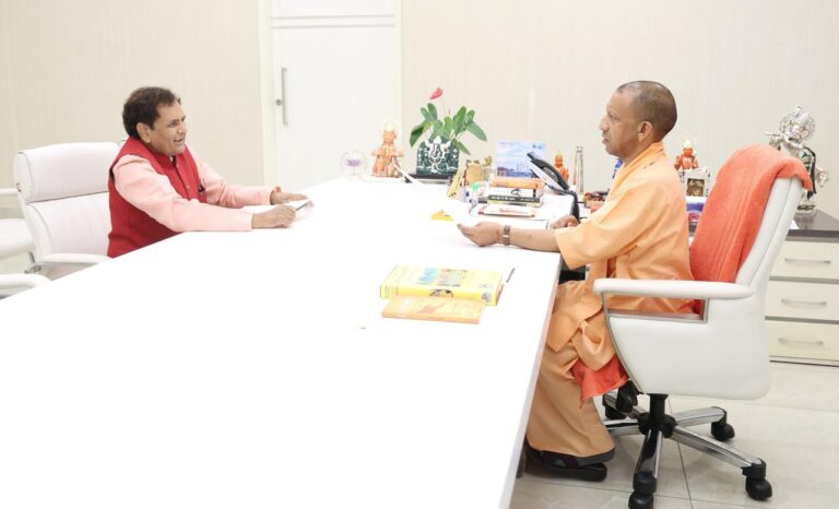 लखनऊ – मुख्यमंत्री योगी से मिले डा.निर्मल, अंबेडकर जयंती पर आमंत्रित किया