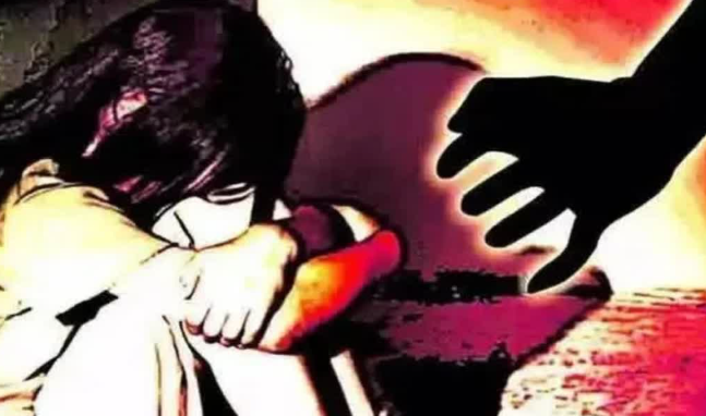 Rape: 25 साल की मानसिक कमजोर युवती से सामूहिक दुष्कर्म, 2 युवकों ने की दरिंदगी,तीसरे ने लाइव वीडियो बनाकर किया वायरल