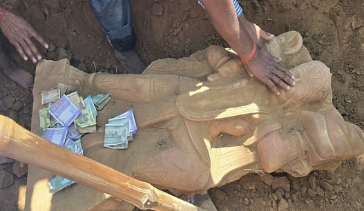 News: रामनवमी के दिन ‘प्रकट’ हुए हनुमान, खेत में खोदाई के दौरान मिली प्रतिमा, ग्रामीण बोले- चमत्कार