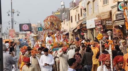 अयोध्या:- रामलला दर्शन को निकले हनुमान गढ़ी के गद्दीनशीन महंत प्रेमदास, प्रभु को 56 तरह के व्यंजन अर्पित करेंगे
