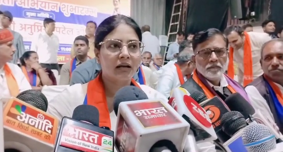 शाहजहांपुर:- बंगाल में हो रही घटना का केंद्रीय राज्यमंत्री अनुप्रिया पटेल को नहीं है पता, देखें वीडियो।