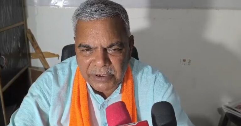 लालकुआं:-  भाजपा के पूर्व विधायक ने क्षेत्र में चल रहे अवैध कच्ची शराब और स्मैक के कारोबार को लेकर उठाए सवाल “पुलिस और आबकारी विभाग पर लगाए गम्भीर आरोप”