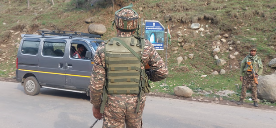 आतंकी हमला- पुलिस ने पर्यटकों की मदद के लिए जारी किया हेल्पलाइन नंबर, अपनों की जानकारी के लिए इन नंबरों पर कर सकते हैं कॉल