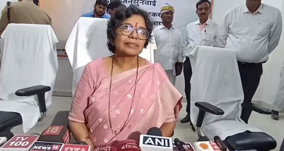 अयोध्या: पहली बार महिला जनसुनवाई में अयोध्या पहुंची राष्ट्रीय महिला आयोग की अध्यक्ष, कहा सभी की समस्याओं का हो निस्तारण