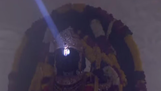 अयोध्या: रामनगरी में जन्मोत्सव की धूम,लाखों लोगों ने देखा रामलला का सूर्य तिलक