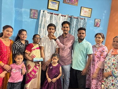 CBSE बोर्ड परिणाम: मोटाहल्दू- खड़कपुर के 7 बहनों के इकलौते भाई ने किया 12वीं में टॉप..