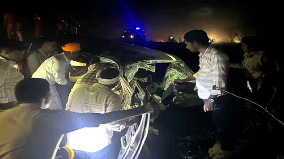 Road Accident: शाहजहांपुर- कार-बाइक की हुई भिड़ंत, 4 दोस्तों समेत 6 की मौत, परिवारों में मचा कोहराम