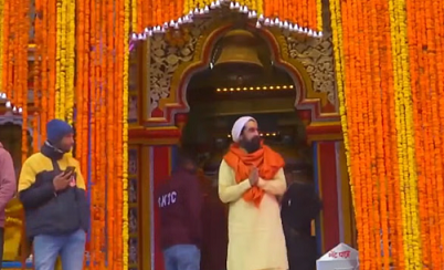 बदरी विशाल की जय:- मांगलिक स्वर लहरियों के बीच खुले बदरीनाथ धाम के कपाट, हेलीकॉप्टर से हुई पुष्पवर्षा