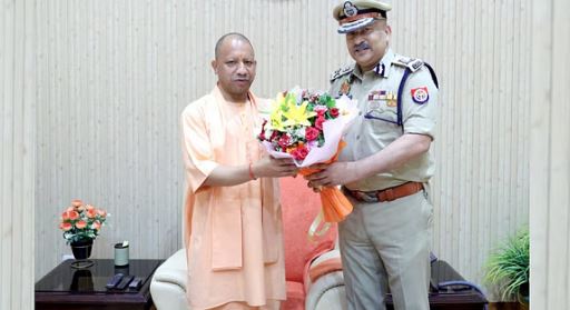 नवनियुक्त डीजीपी: DGP का पदभार ग्रहण करने के बाद मुख्यमंत्री योगी से मिले नए डीजीपी, बोले- राज्य सरकार की प्राथमिकताओं को आगे बढ़ाऊंगा
