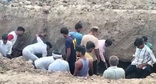 हादसा: मिट्टी की ढाय गिरने से 3 महिला समेत 4 लोगों की माैत,दर्जनभर दबे… बचाव कार्य जारी