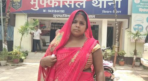 अजीबोगरीब खबर: FIR वो भी अंडे देने वाली मुर्गी को मारने पर महिला ने जड़े आरोप…