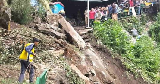 यमुनोत्री धाम: जानकीचट्टी यमुनोत्री पैदल मार्ग पर हादसा, अचानक दरका पहाड़, मलबे में दबे कई यात्री, बच्ची का शव बरामद