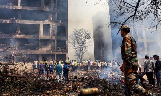 Tragedy: DNA मिलान न होने पर 8 मृतकों के परिजनों से दूसरा नमूना मांगा,चालक दल के सदस्य का अंतिम संस्कार