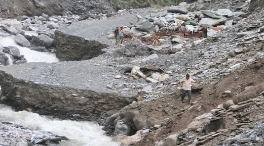 Cloudburst: बादल फटने से आई बाढ़ में अब तक 7 लोगों की माैत, मनूणी खड्ड में एक और शव मिला