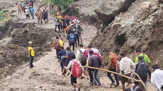 चारधाम यात्रा: यमुनोत्री हाईवे 3 दिन बाद भी बंद, सैकड़ों श्रद्धालु फंसे..