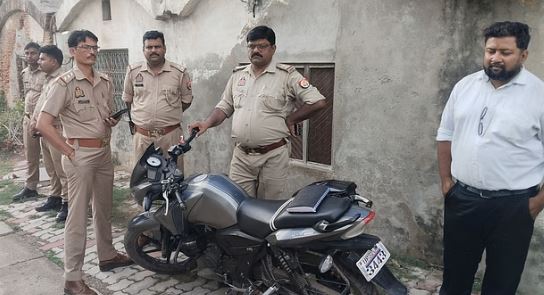 यूपी: अयोध्या में प्राथमिक विद्यालय के शिक्षक के घर पर सीबीआई छापा, 15 घंटे चली जांच
